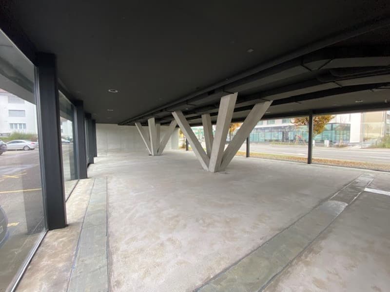 Spazio commerciale al piano terra su Weinfelderstrasse ad Amriswil (1)