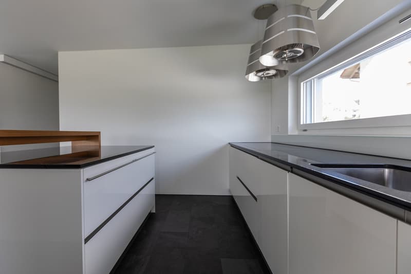 Bright apartment with balcony and mountain view (3)