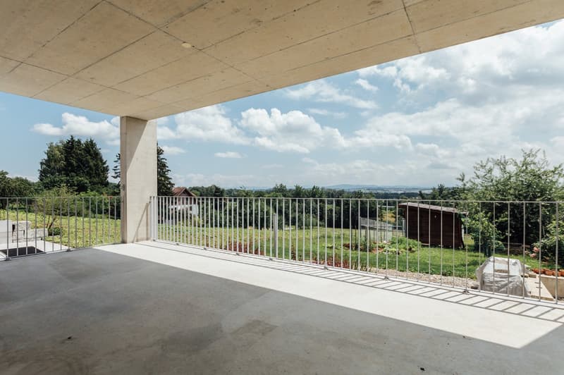 Bright apartment with balcony and mountain view (8)