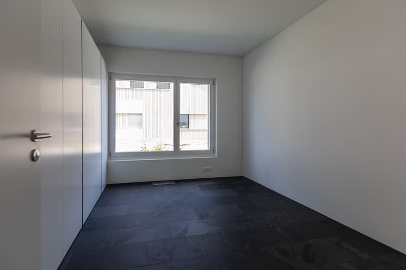 Bright apartment with balcony and mountain view (7)