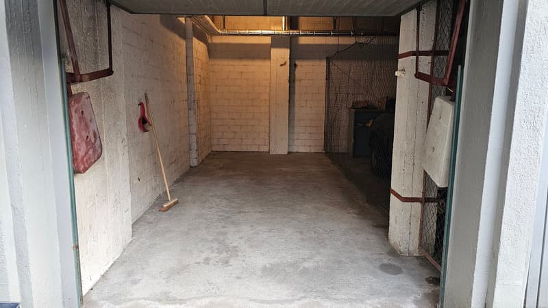 Single garage for small cars in the center of Kreuzlingen (2)