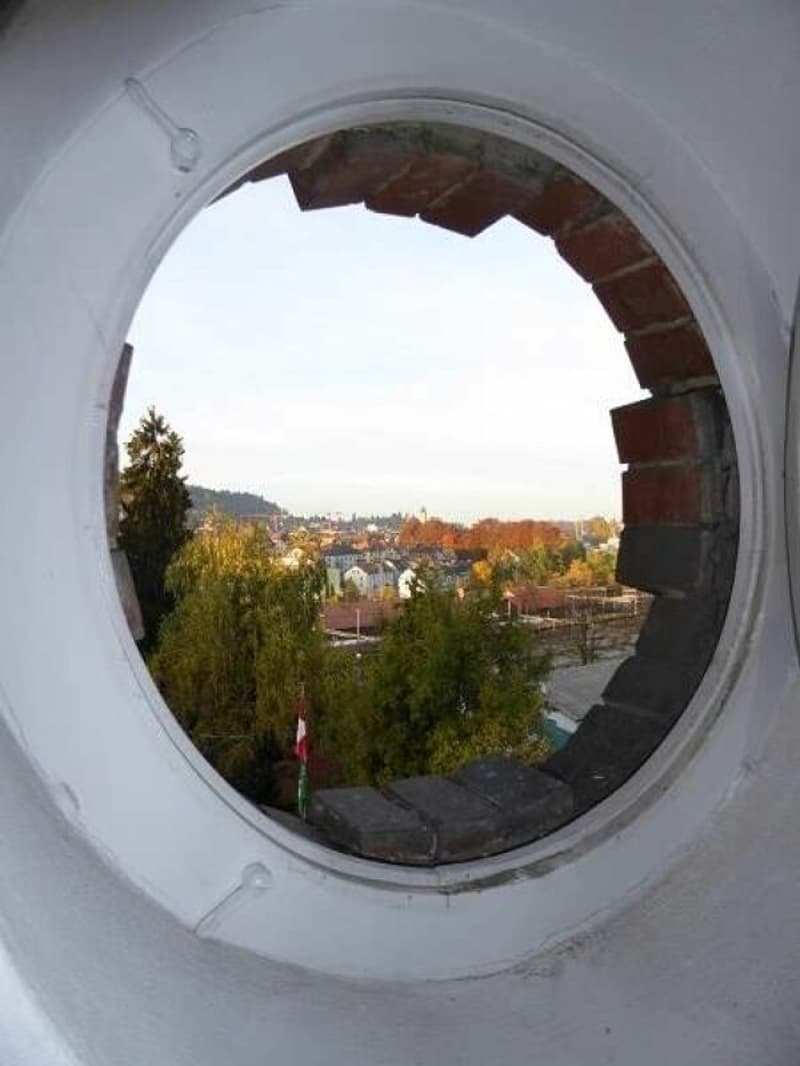 Appartamento a torre di 3 camere in un bello edificio di fabbrica in mattoni (5)
