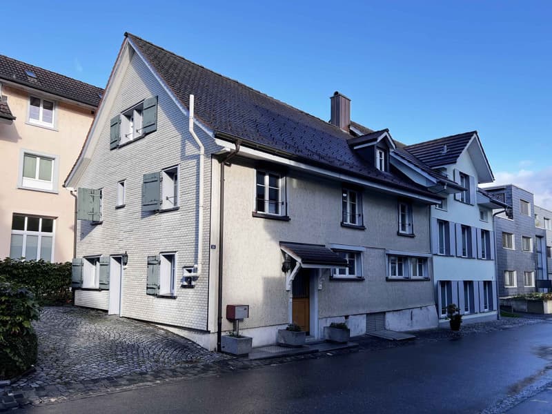 Nahe Bodensee, 1-2-Familenhaus an zentraler, ruhiger Lage (1)