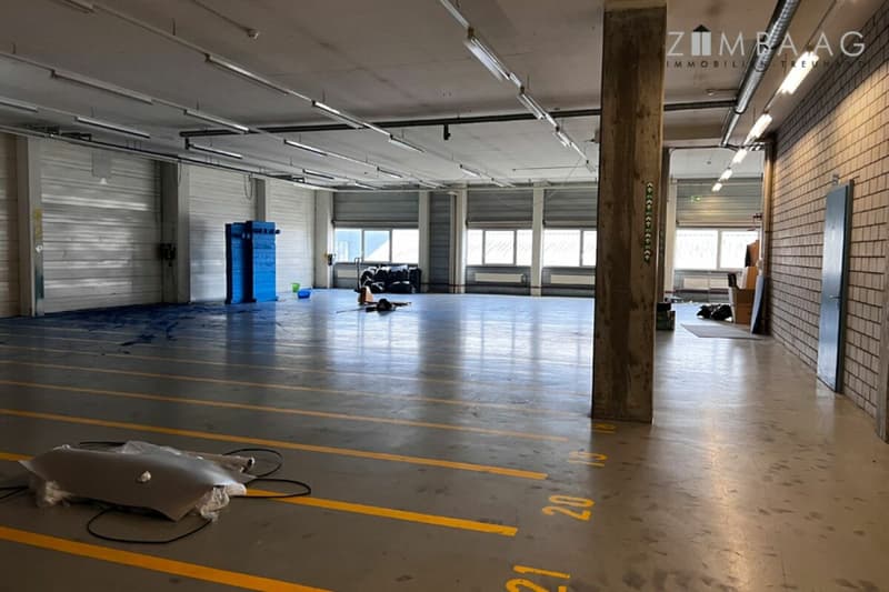 Production/Warehouse Hall with Additional Office (8)