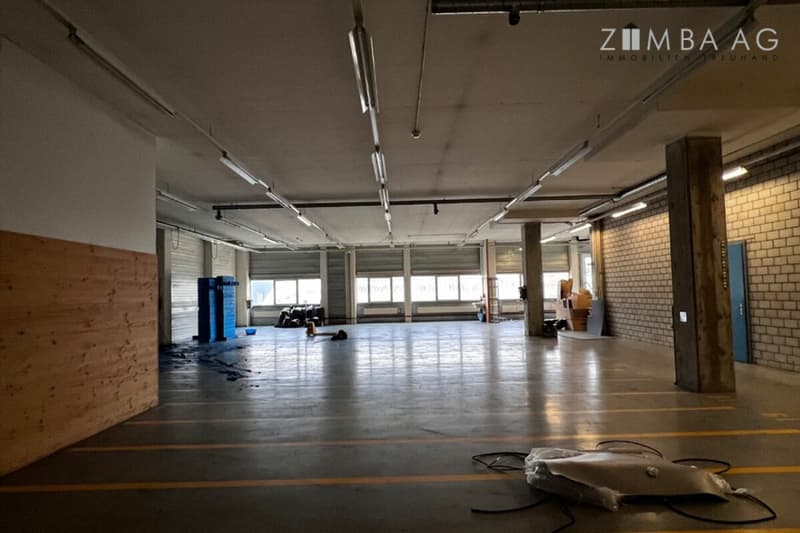 Production/Warehouse Hall with Additional Office (7)