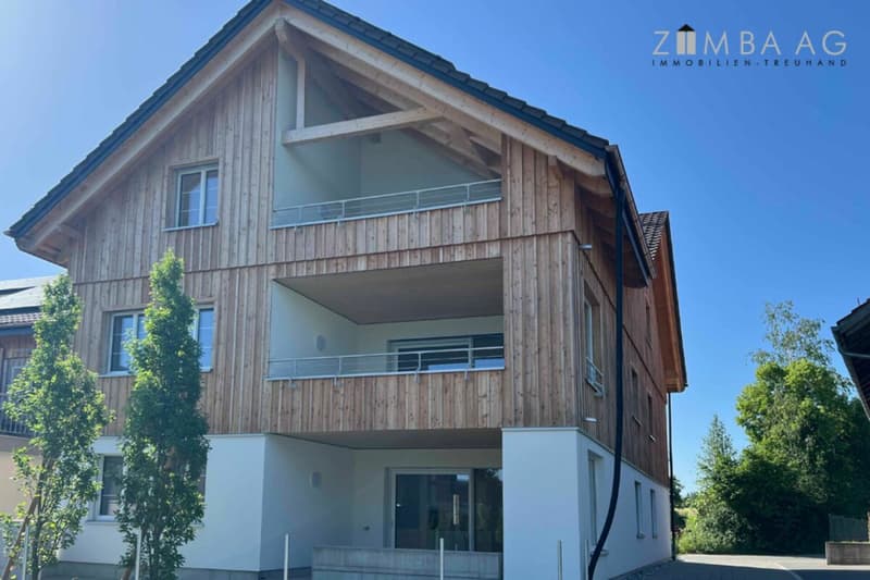 In campagna, in una nuova casa di tre famiglie con ascensore (3)