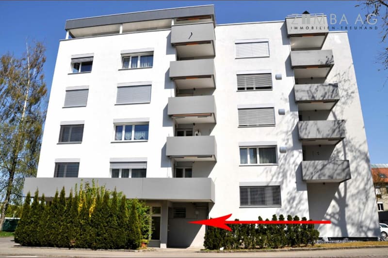 Frisch renoviert, im EG, separater Eingang (1)