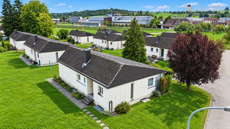 Im eigenen Haus, mit Garten, Garage und sonnigem Sitzplatz (3)