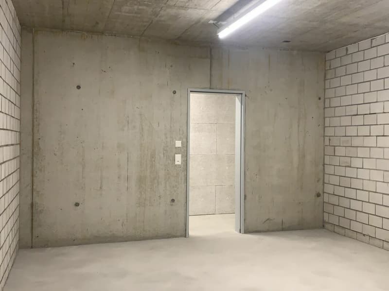 28m2 Locale per deposito a NEUHOF (3)
