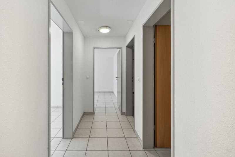 Spacious 3.5-room apartment on the ground floor with garden seating and mountain view (6)