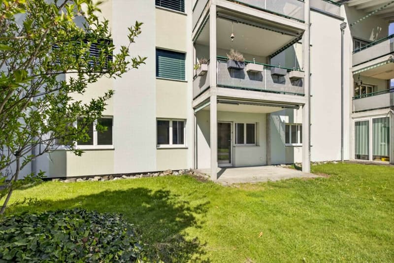 Spacious 3.5-room apartment on the ground floor with garden seating and mountain view (11)