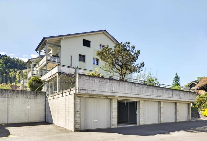 Spacious 3.5-room apartment on the ground floor with garden seating and mountain view (16)