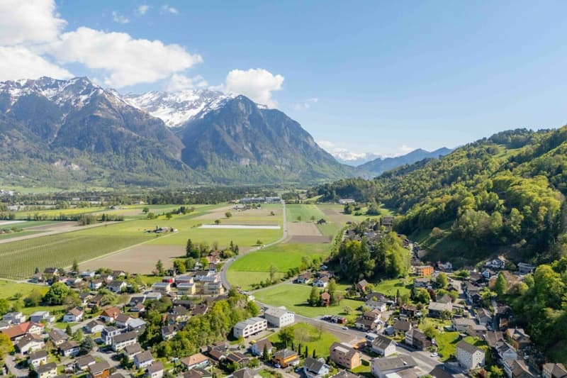 Spacious 3.5-room apartment on the ground floor with garden seating and mountain view (19)