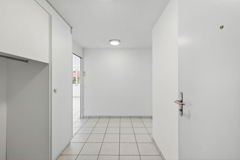 Spacious 3.5-room apartment on the ground floor with garden seating and mountain view (10)