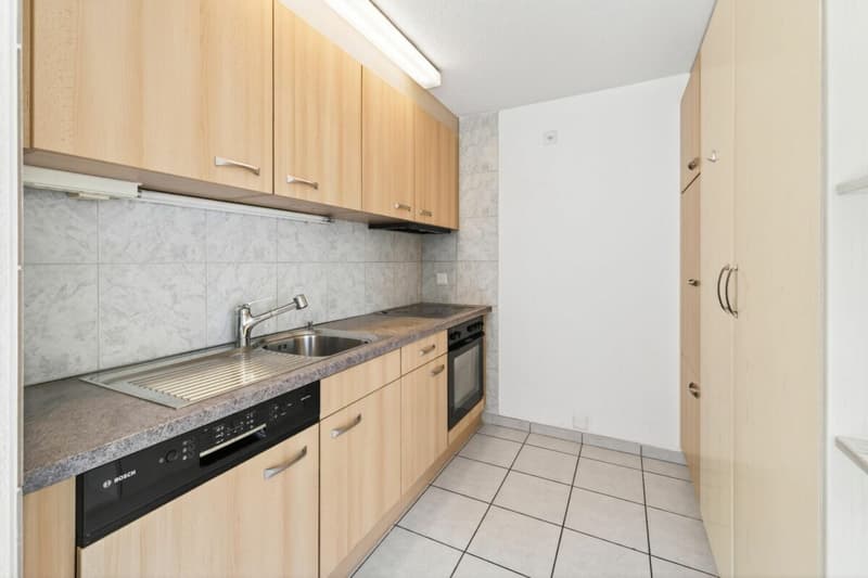 Spacious 3.5-room apartment on the ground floor with garden seating and mountain view (5)