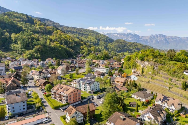 Spacious 3.5-room apartment on the ground floor with garden seating and mountain view (18)