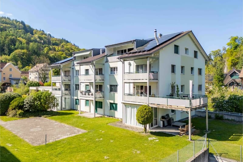 Spacious 3.5-room apartment on the ground floor with garden seating and mountain view (2)