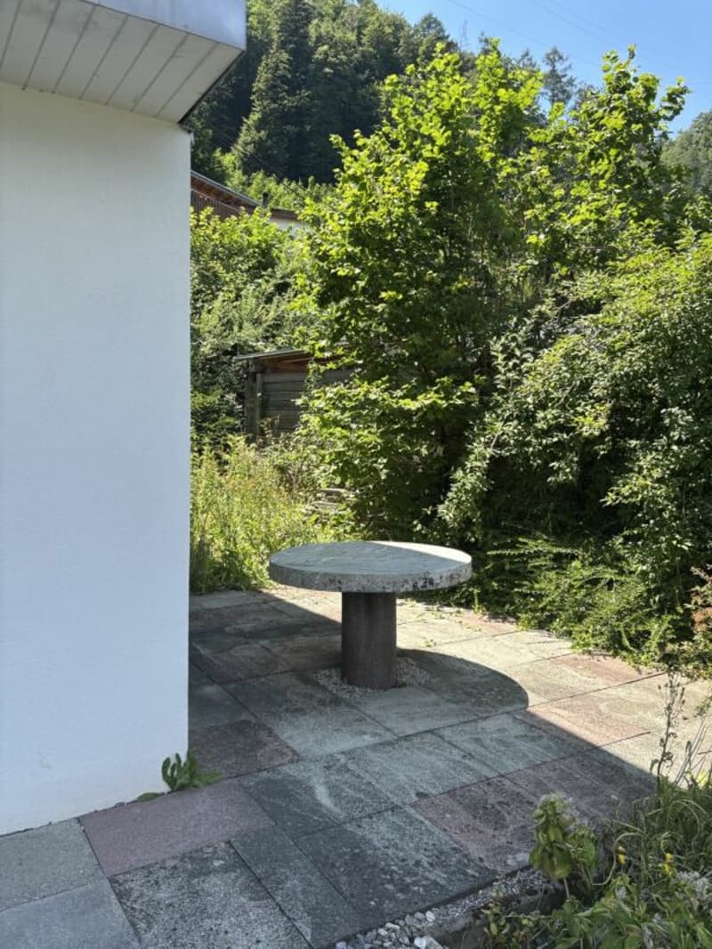 Charmantes 3.5 Zi.-Ferienhaus mit Bergsicht & Garten - nah am Golfplatz (20)