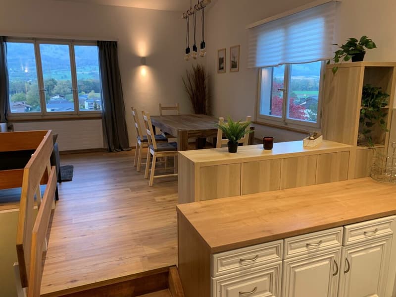 Charmantes 3.5 Zi.-Ferienhaus mit Bergsicht & Garten - nah am Golfplatz (4)