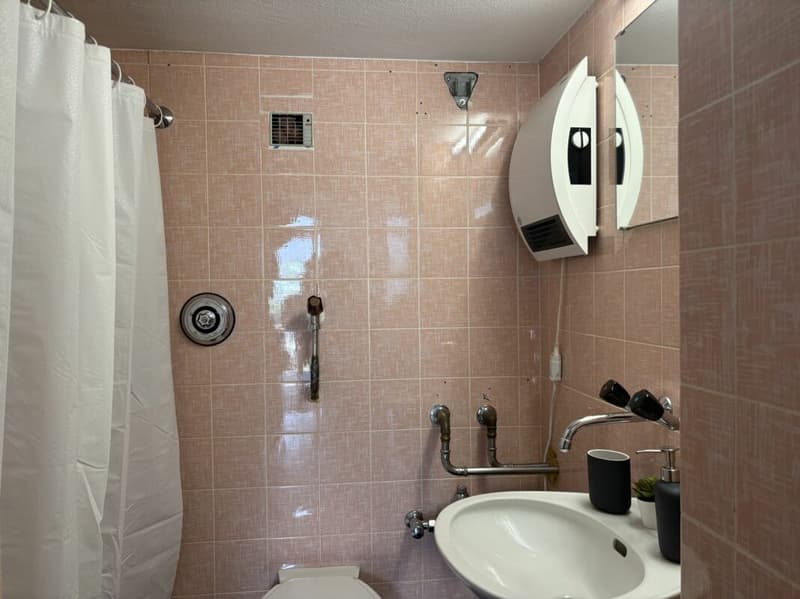 Charmantes 3.5 Zi.-Ferienhaus mit Bergsicht & Garten - nah am Golfplatz (13)