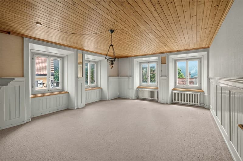The Space Wonder in Taminatal: 9-Room House with Great Potential (8)