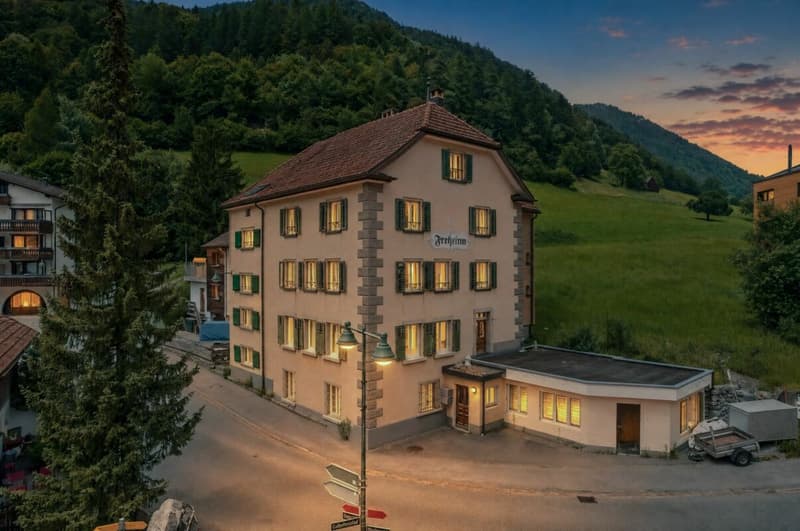 The Space Wonder in Taminatal: 9-Room House with Great Potential (1)