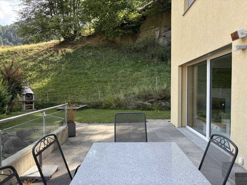Attraktives 6.5 Zimmer-Doppeleinfamilienhaus mit Garten und Aussicht (23)