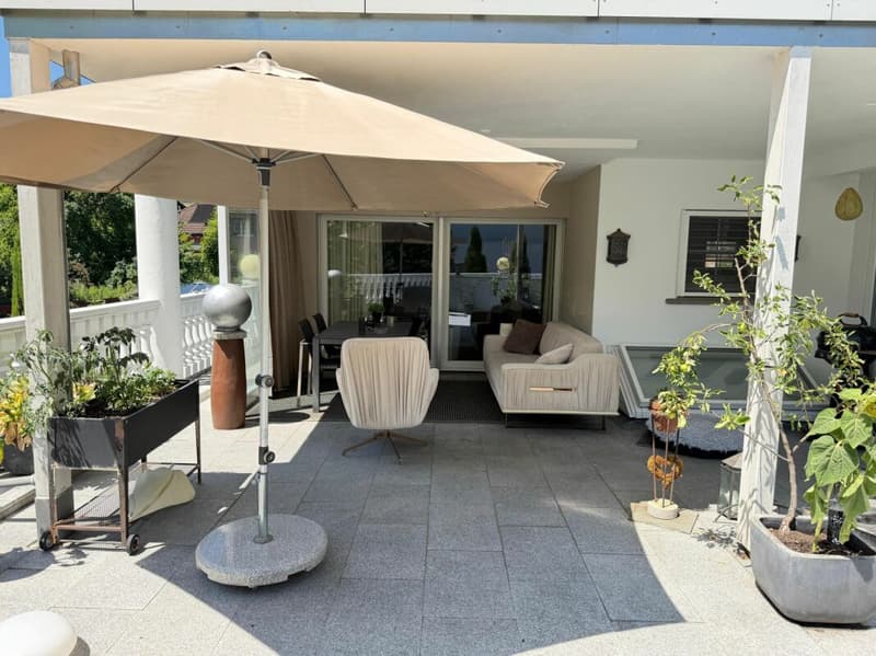 High-quality 2.5-room apartment with terrace and beautiful castle view (11)
