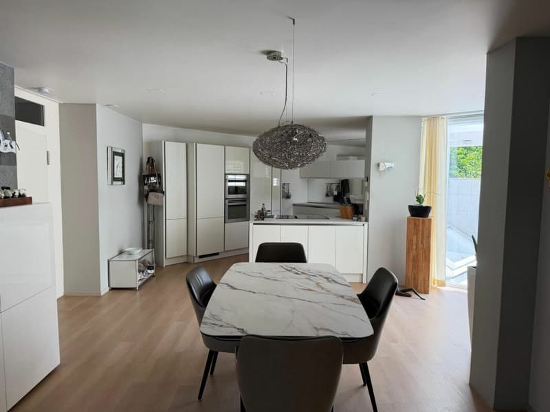 High-quality 2.5-room apartment with terrace and beautiful castle view (4)