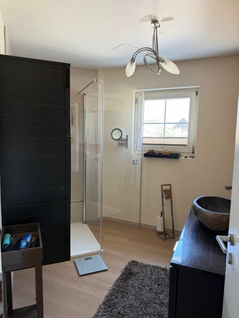 High-quality 2.5-room apartment with terrace and beautiful castle view (8)