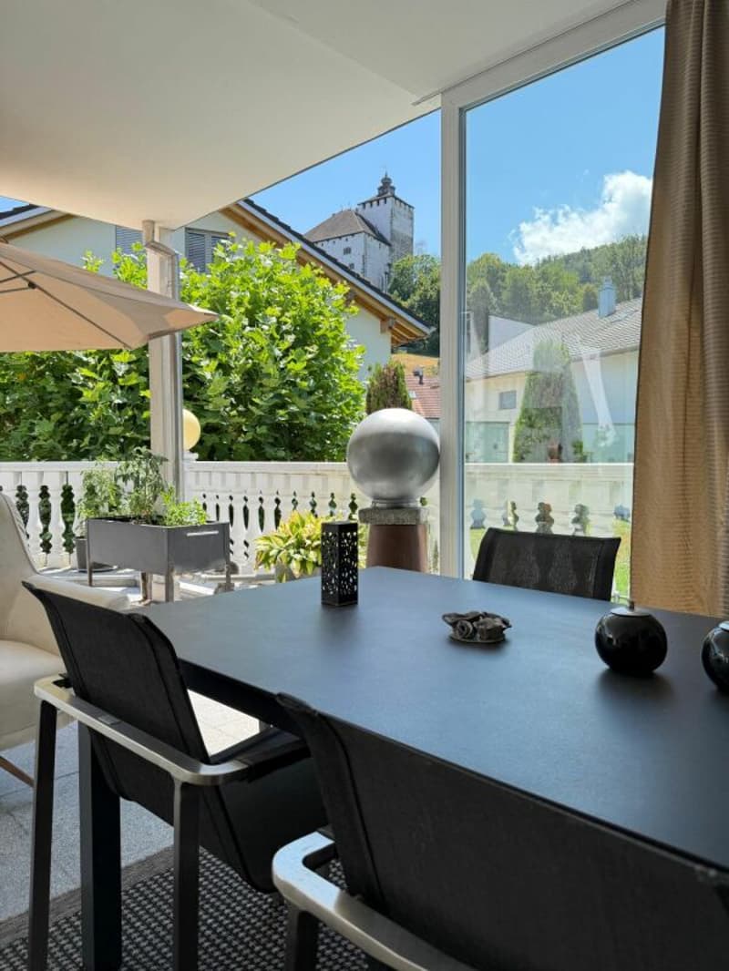 High-quality 2.5-room apartment with terrace and beautiful castle view (12)