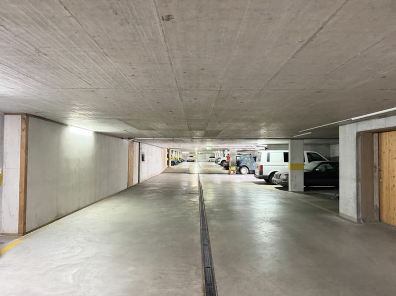Attraktive Tiefgaragenplätze mit optimaler Verkehrsanbindung in Haag (1)
