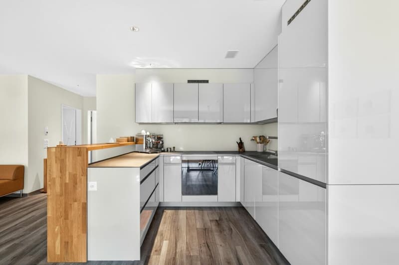 Vivre avec une vue - appartement 3.5 pièces de haute qualité (adapté comme résidence secondaire) avec balcon et terrasse (5)