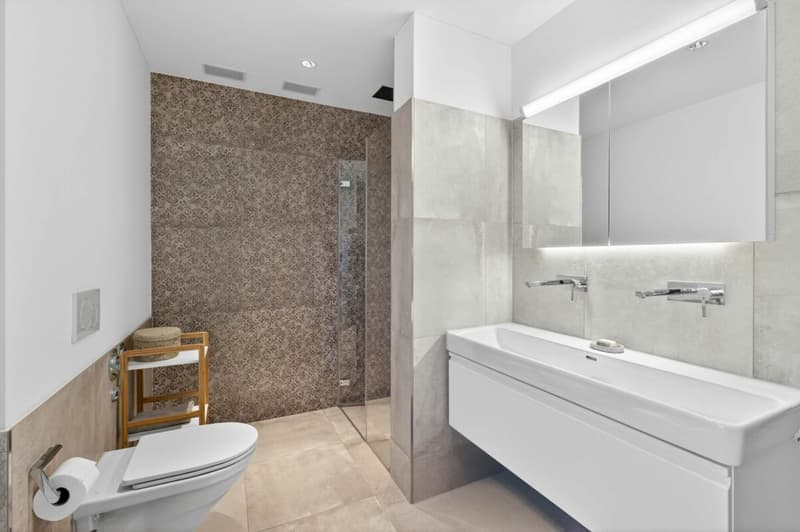 Vivre avec une vue - appartement 3.5 pièces de haute qualité (adapté comme résidence secondaire) avec balcon et terrasse (12)