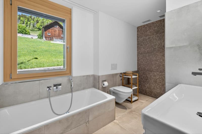 Vivre avec une vue - appartement 3.5 pièces de haute qualité (adapté comme résidence secondaire) avec balcon et terrasse (11)