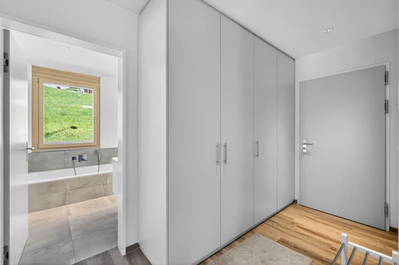 Vivre avec une vue - appartement 3.5 pièces de haute qualité (adapté comme résidence secondaire) avec balcon et terrasse (10)