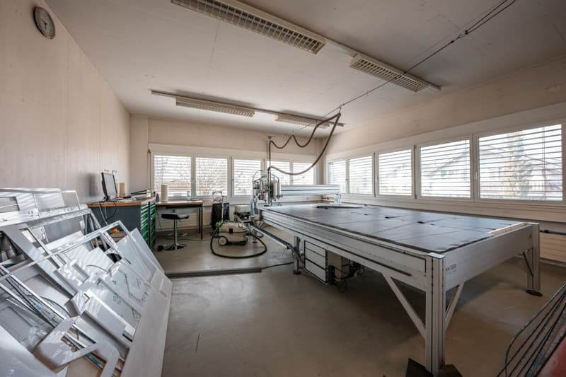 Gewerbepark an Top Lage - Halle, flexible Gewerbeflächen und Erstbezug der Büroräumlichkeiten (24)