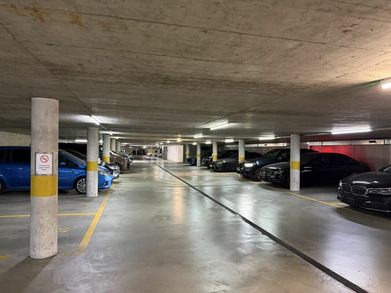 Attraktive Tiefgaragenplätze mit optimaler Verkehrsanbindung in Haag (2)