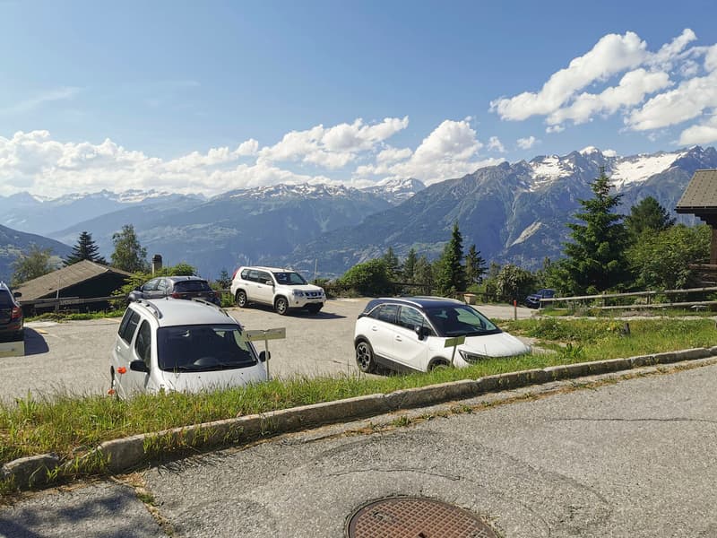 Parking space in a central location in Bürchen (holiday home zone) (2)