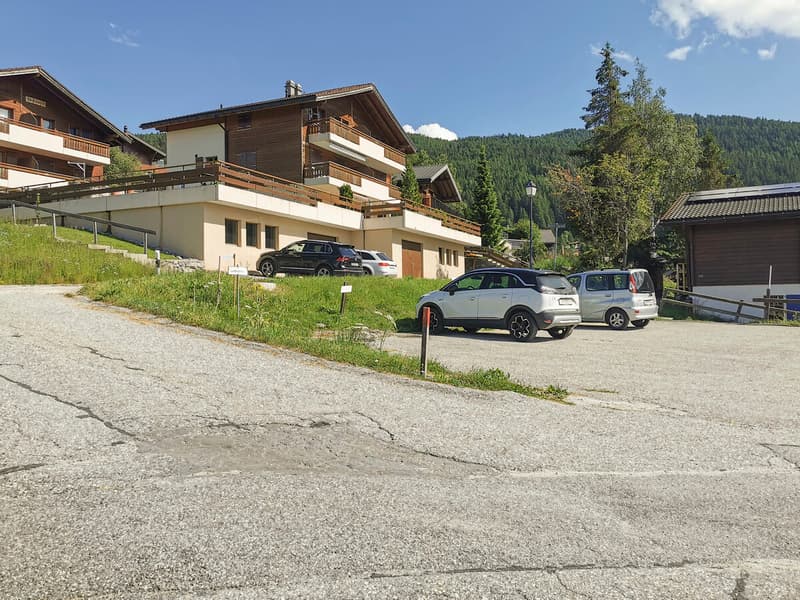 Parking space in a central location in Bürchen (holiday home zone) (4)