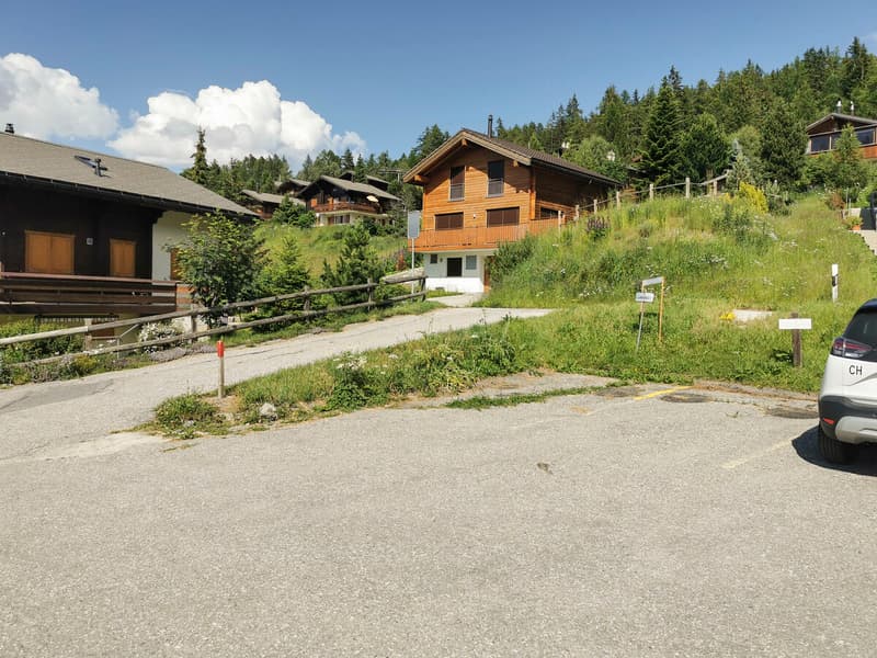 Parking space in a central location in Bürchen (holiday home zone) (3)