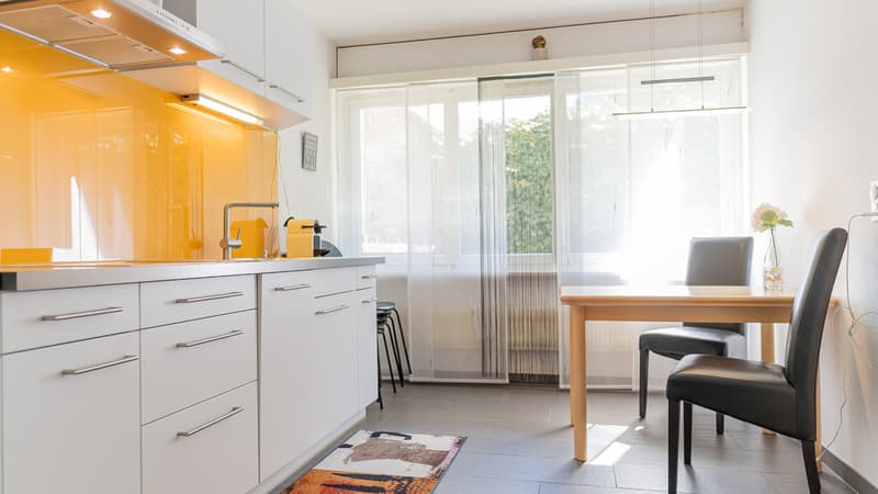 Locaux de bureau avec appartement d'une pièce dans un emplacement préféré à Brig (2)
