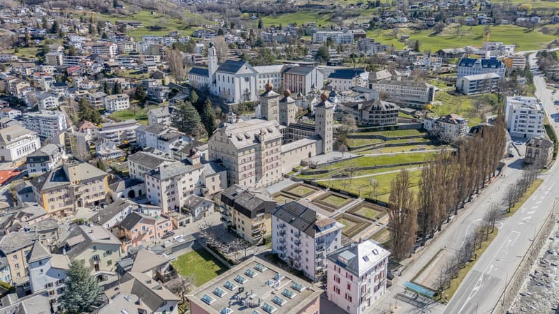 Locaux de bureau avec appartement d'une pièce dans un emplacement préféré à Brig (8)