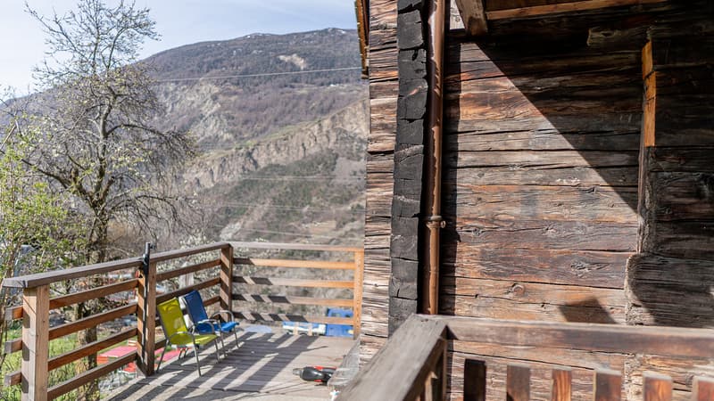 Appartement charmant dans une maison valaisanne rustique au-dessus de Visp (2)