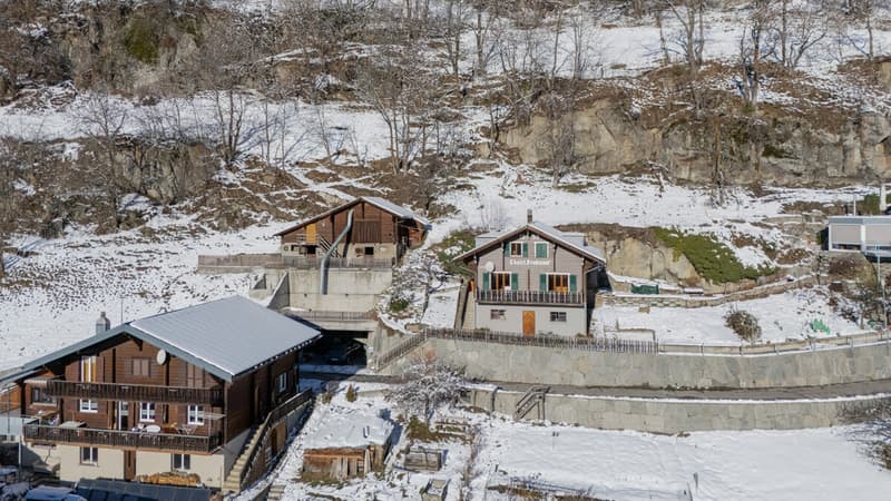 Casa a due famiglie e stalla con una vista meravigliosa e un sole perfetto (9)