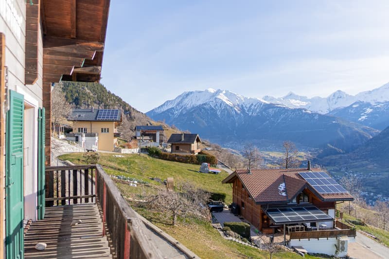 Casa a due famiglie e stalla con una vista meravigliosa e un sole perfetto (3)