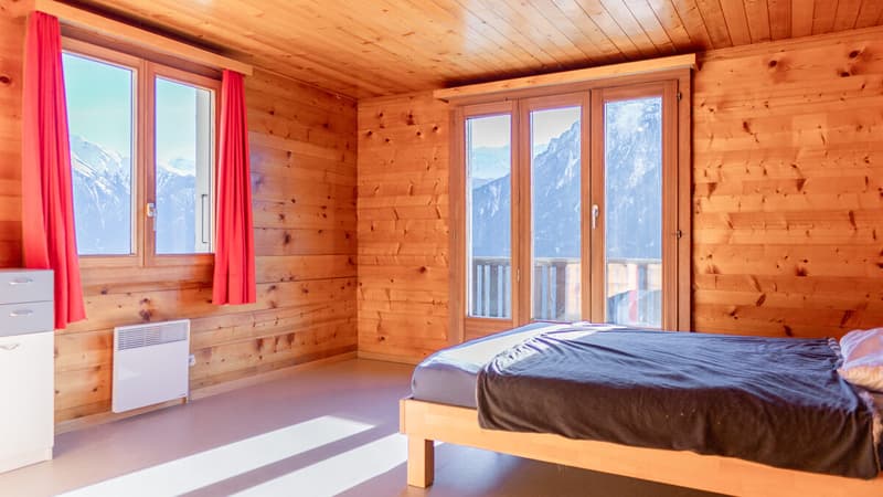 Casa a due famiglie e stalla con una vista meravigliosa e un sole perfetto (5)