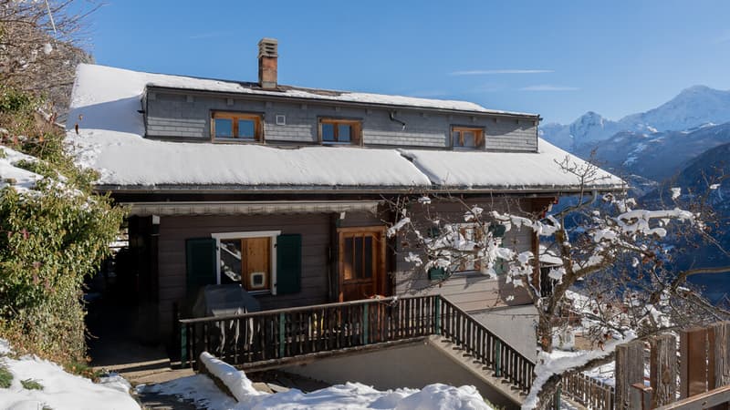 Casa a due famiglie e stalla con una vista meravigliosa e un sole perfetto (2)