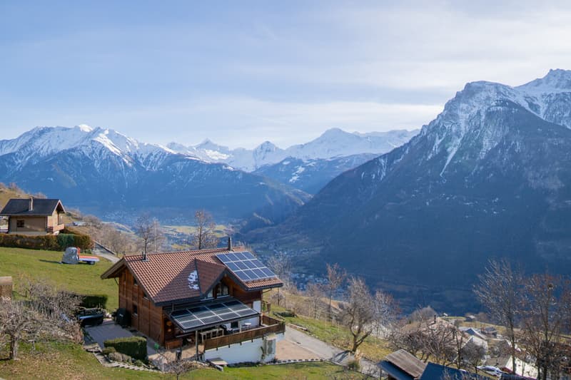 Casa a due famiglie e stalla con una vista meravigliosa e un sole perfetto (8)