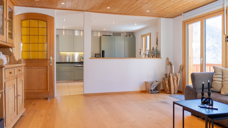 Lots of living space, sun, and views in Blitzingen (4)